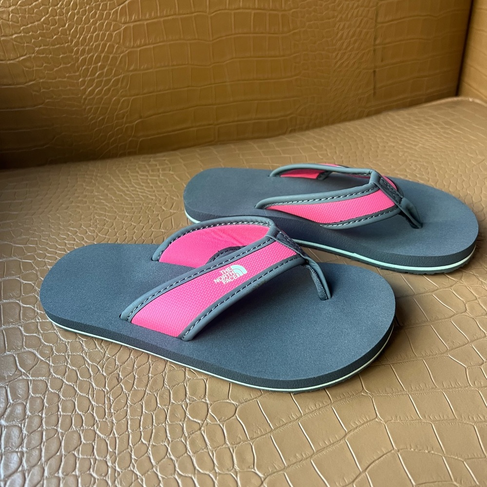 THE NORTH FACE Youth Base Camp Flip Flops, Prim Pink/Vanadis Grey, Size 12